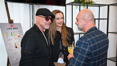 FOTO: Hynek Čermák se svou partnerkou na tiskovce k novému filmu Neporazitelní.