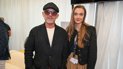 FOTO: Hynek Čermák se svou partnerkou na tiskovce k novému filmu Neporazitelní.