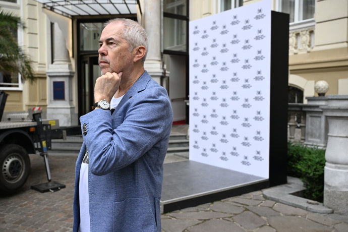 Marek Eben je již ve Varech.