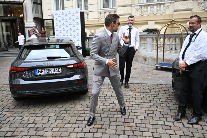 Janek Bartoška je showman.