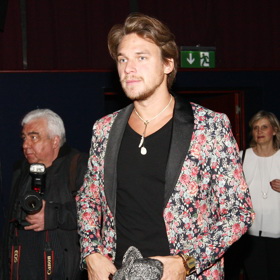 Vzorovaná saka Vojtěch Dyk nosí jak v rámci obleků, tak i samostatně.