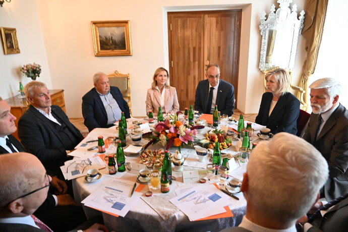 Eva Pavlová a Petr Pavel se zúčastnili jednání o problematice rakoviny slinivky.