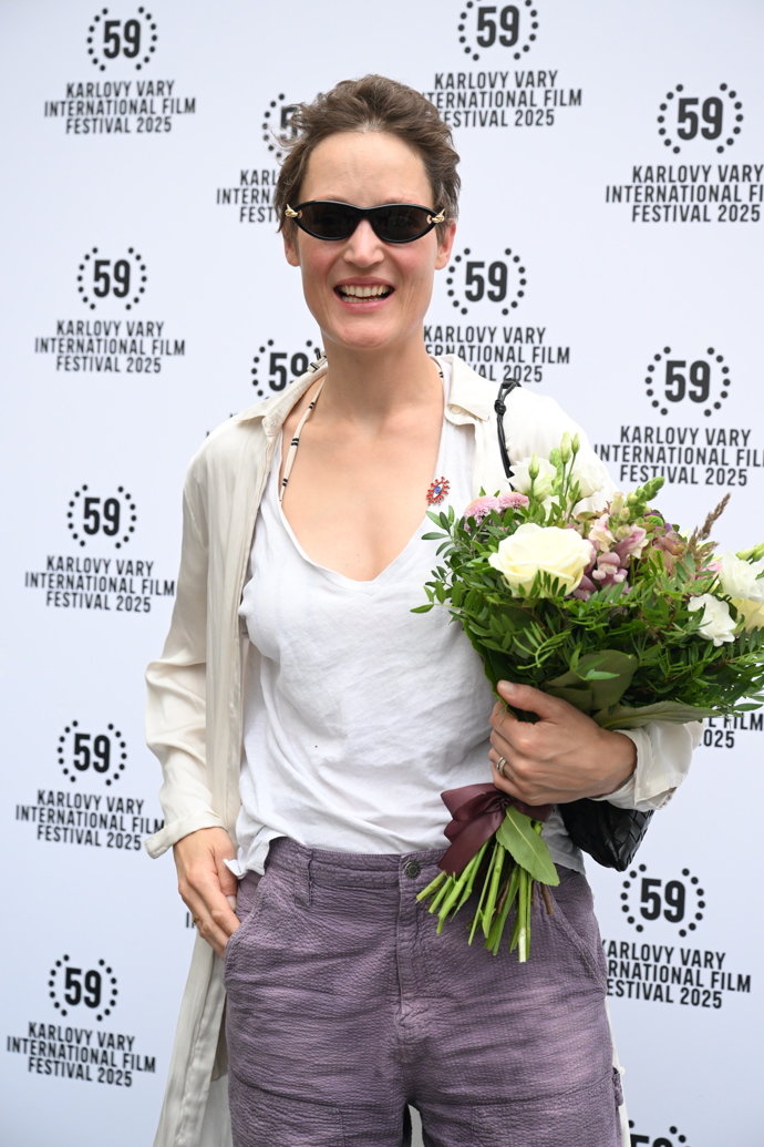 Včera dorazila i Vicky Krieps.