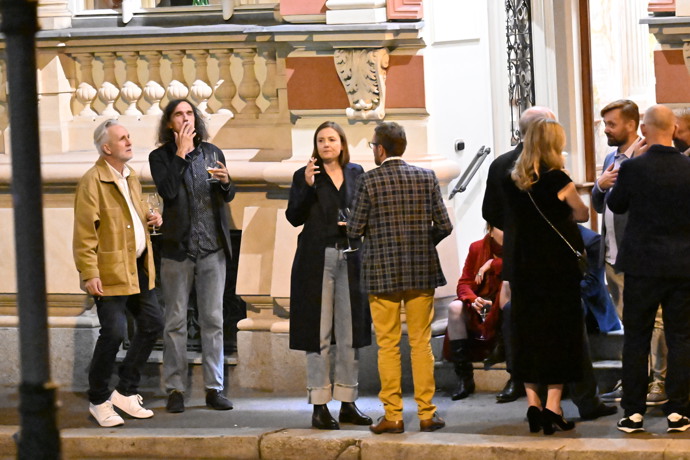 Celebrity zapařily na schodech.