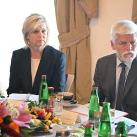 Prezident Petr Pavel s první dámou Evou Pavlovou podpořili kampaň To chce odvahu.