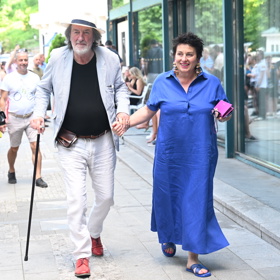 S manželkou Marcelou herec tradičně navštěvuje například karlovarský filmový festival. 