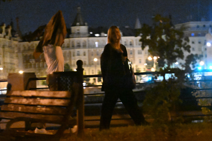 Jiří Mádl odcházel s blondýnkou.