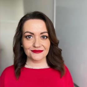 Editorka Klára tak vyzkoušela líčení, kterému dominovaly šťavnaté červené rty.