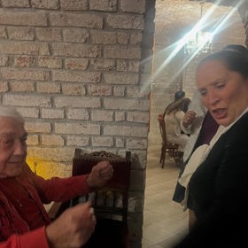 Veronika Žilková sdílela nedávné momenty. „Před měsícem jsi, Jiříčku, ještě tančil s Evou na narozeninách Antonína Gondolána. Smál ses s Felixem, Agátou a život tě bavil do poslední chvíle.  Sbohem, český Belmondo R.I.P."