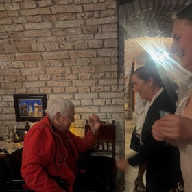 Veronika Žilková napsala. „Před měsícem jsi, Jiříčku, ještě tančil s Evou na narozeninách Antonína Gondolána. Smál ses s Felixem, Agátou a život tě bavil do poslední chvíle. Sbohem, český Belmondo R.I.P."