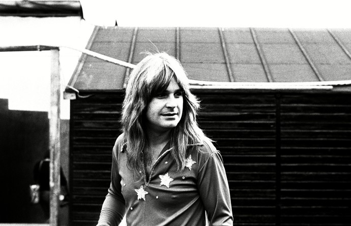 Ozzy Osbourne měl vždy dlouhé vlasy.