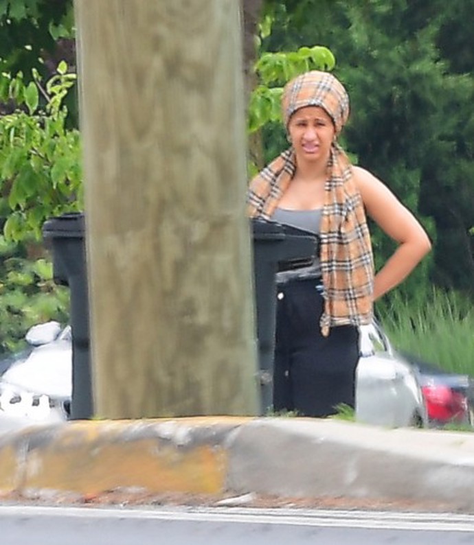 Cardi B bez make-upu.