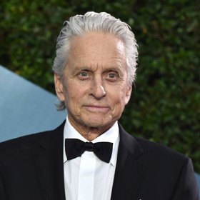 Michael Douglas také zavzpomínal pro KVIFF TV na spolupráci s Milošem Formanem. Českého režiséra měl za muže na správném místě a oceňoval zejména jeho perfekcionismus a dokonale vyvážený smysl pro humor.