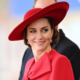 Kate Middleton dodržuje královský protokol a líčí si rty výhradně v přirozených odstínech.