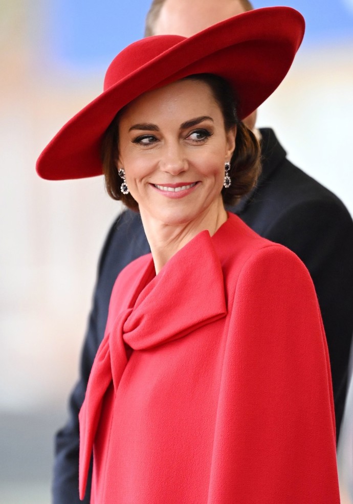 Kate Middleton dodržuje královský protokol a líčí si rty výhradně v přirozených odstínech.