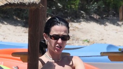 FOTO: Katy Perry na pláži.