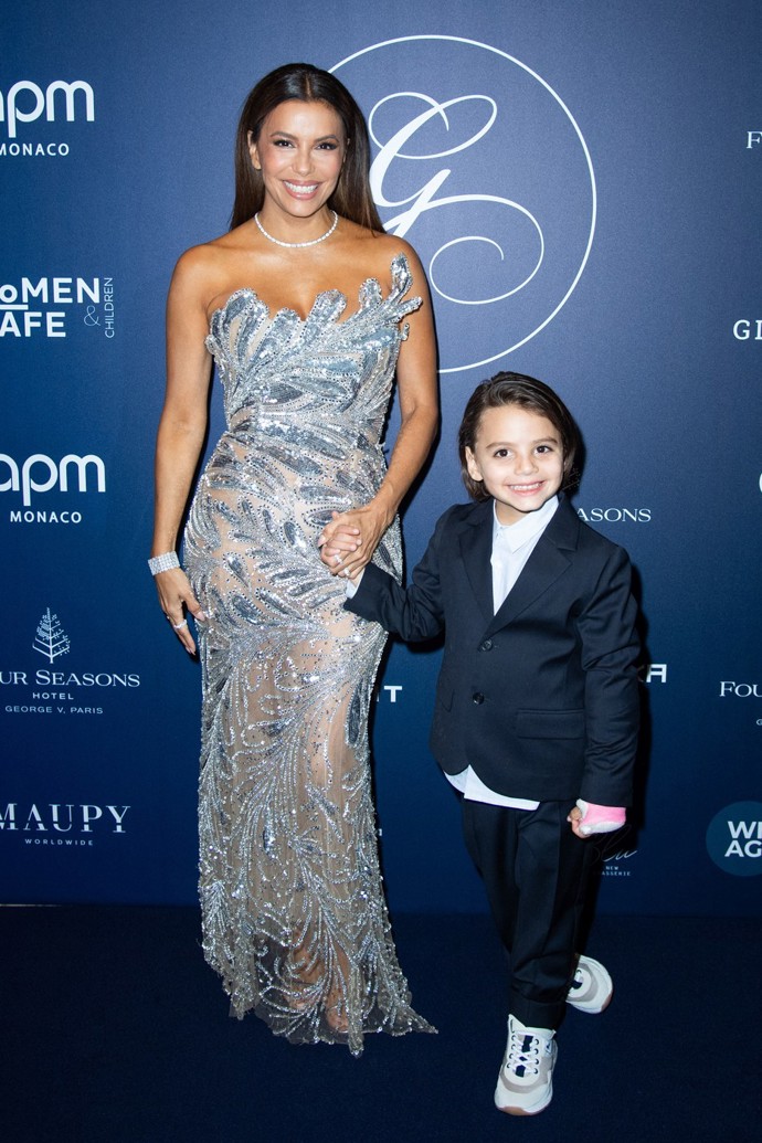 Eva Longoria sedmiletého syna Santiaga pěkně cepuje. Musí po sobě uklízet a odnášet talíř do dřezu, sladkosti i čas u iPadu má na příděl.
