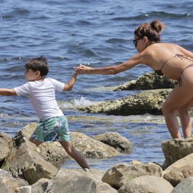 Eva Longoria si hraje se synem.