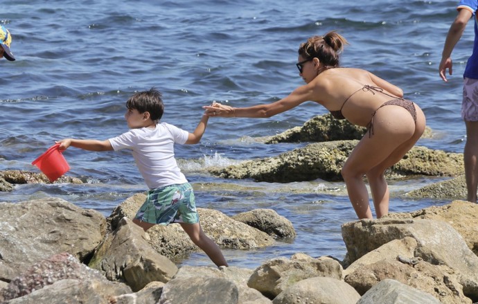 Eva Longoria si hraje se synem.