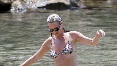 FOTO: Kate Moss v plavkách.