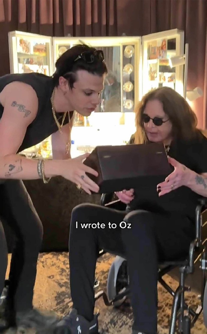 Yungblud měl k Ozzymu velmi blízko.
