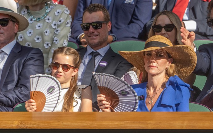 Princezna Charlotte s maminkou Kate Middleton na Wimbledonu.
