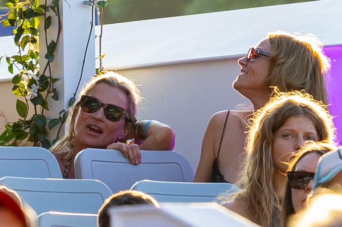 Na opilecké obličeje jsme u Kate Moss zvyklí.