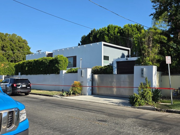 K dvojnásobné vraždě došlo v domě v losangeleské čtvrti Encino.