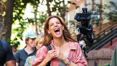 FOTO: Katie Holmes měla během natáčení velmi dobrou náladu.