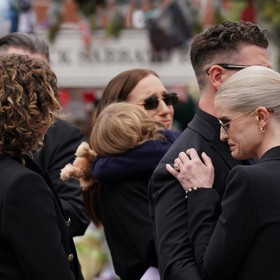 Kelly Osbourne se objímala s bratrem Jackem.