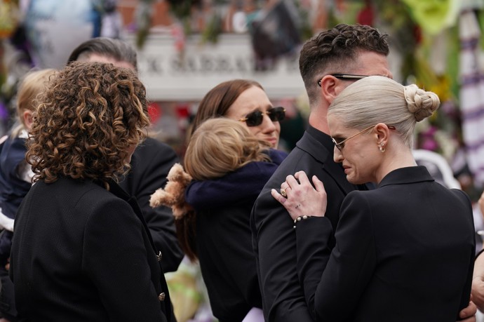 Kelly Osbourne se objímala s bratrem Jackem.