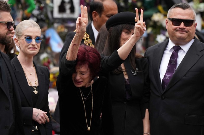 Sharon Osbourne truchlí pro milovaného manžela Ozzyho.