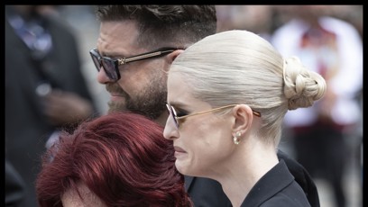 FOTO: Plačící Sharon s dětmi Kelly a Jackem