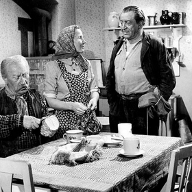 Kdysi se dřevo z lesů dopravovalo na pilu po řece. Voraře však postupně nahradila auta a vlaky. Oni se však svého řemesla ještě nehodlall vzdát...