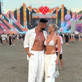 Tomáš Haring se svou krásnou přítelkyní.