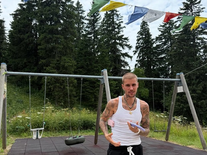 Justin Biber v lese.