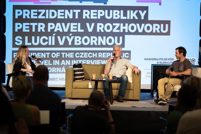 Petr Pavel během debaty s Lucií Výbornou a Vavřincem Hradilkem.