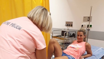 FOTO: Monika Marešová v nemocnici.