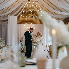 Jakub Enžl si s manželkou řekl ano.