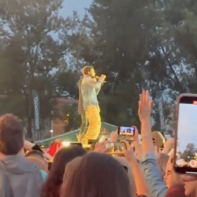 Zpěváci si koncert užili na maximum.