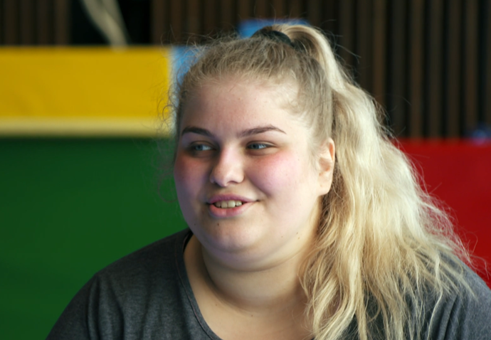Jessica váží 135 kilo.