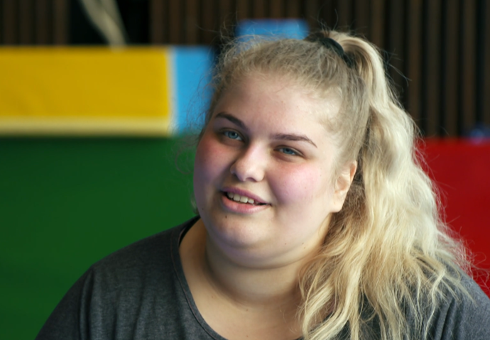 Jessica váží 135 kilo.