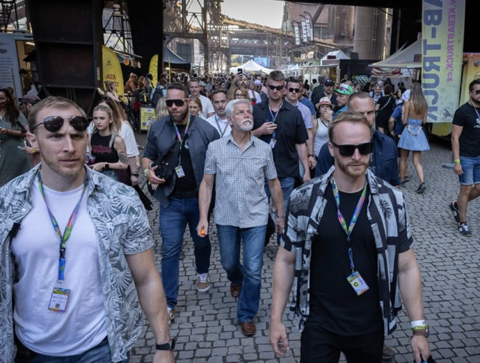 Petr Pavel spojil kulturu, motorky a letní atmosféru.