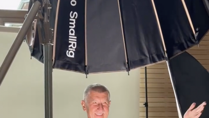 FOTO: Andrej Babiš tančil i zpíval během focení.