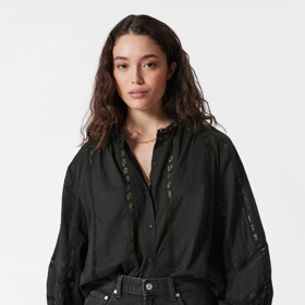 Nebo by stačilo halenku zastrkat do kalhot. (H&M)