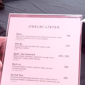 V nabídce tady najdete sedm jídel od Bum Bo Nam Bo, přes oblíbenou polévku Pho až po letní rolky.