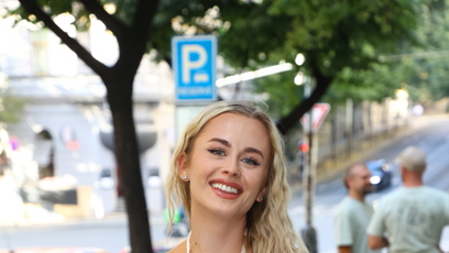 FOTO: Lenka Konvičková na otevření nové zmrzlinárny.