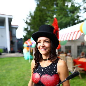 Alice Jandová v cirkusovém kostýmu. 