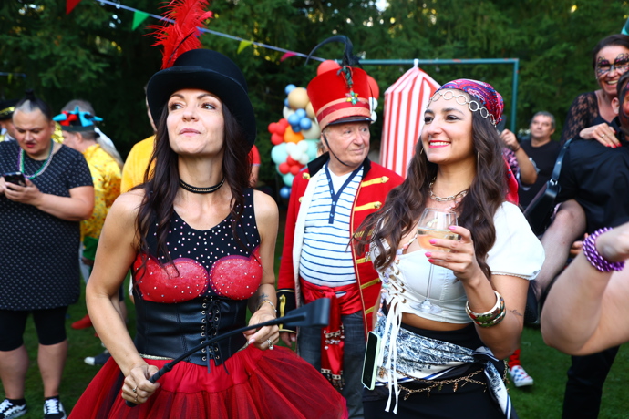 Alice Jandová a Petr Janda si zahradní cirkusovou party užívali.