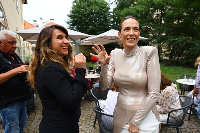 Tereza Kostková s módní návrhářkou Martinou Pipkovou Loudovou.